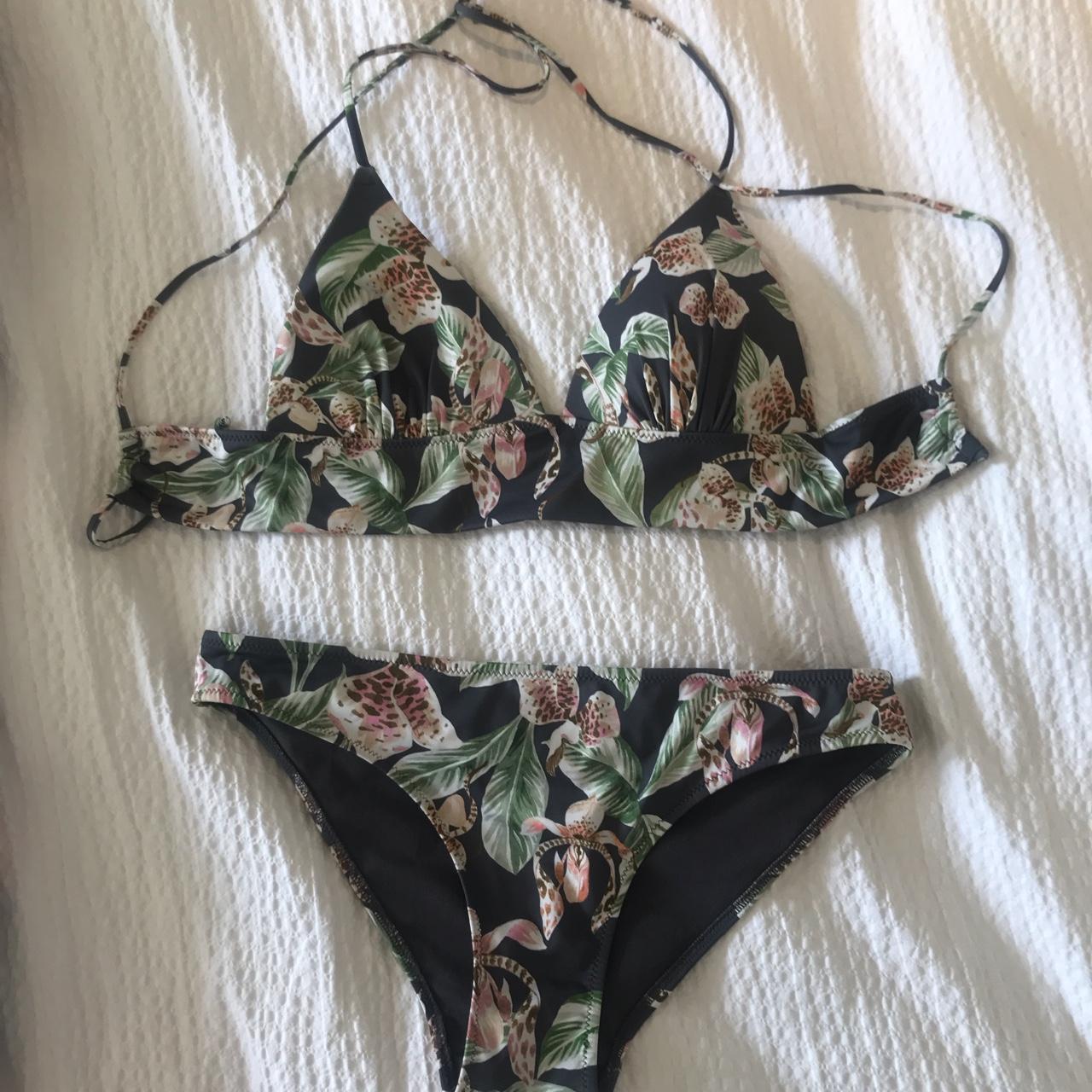 Strappy halter neck tropical Hawaiian hibiscus... - Depop