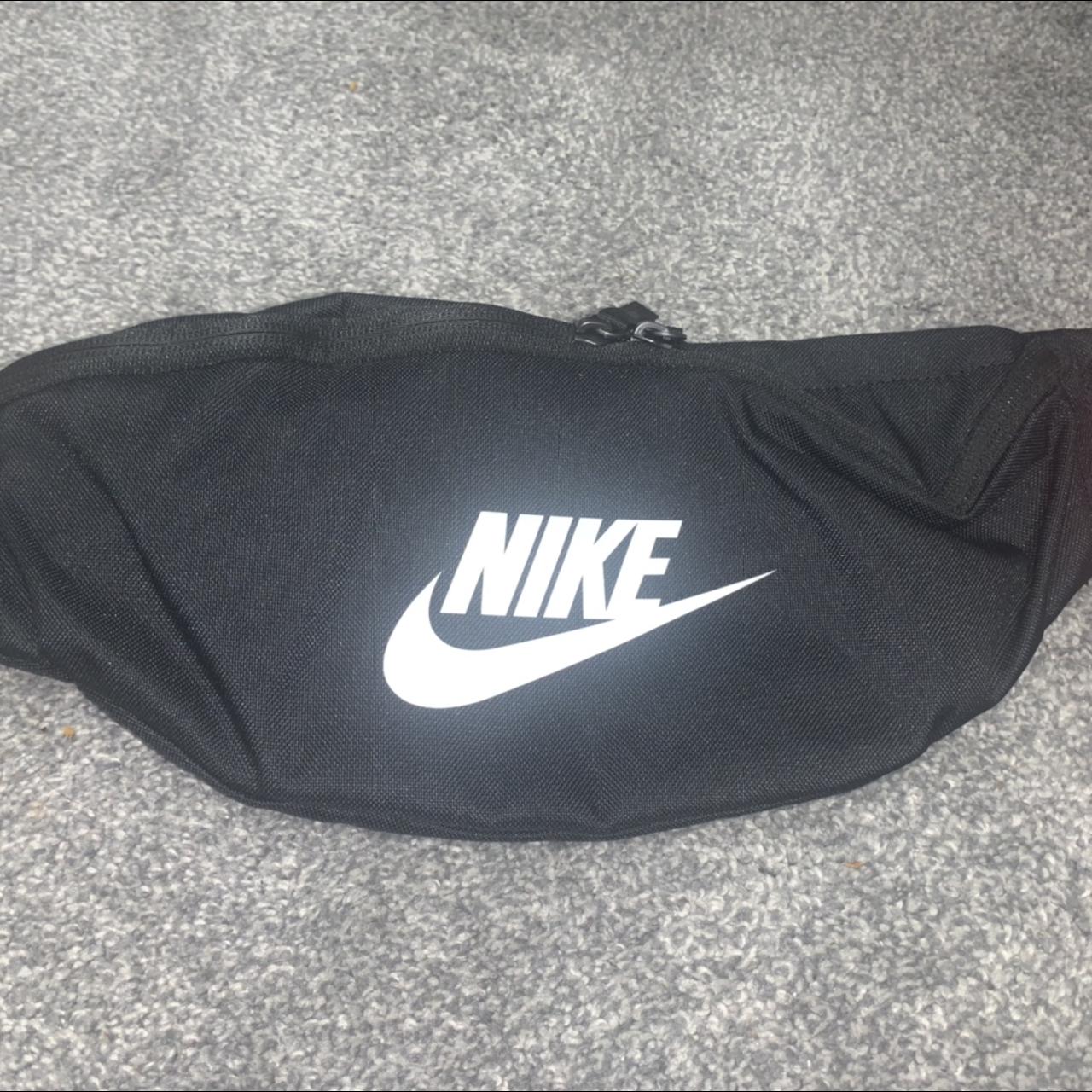 mens nike pouch