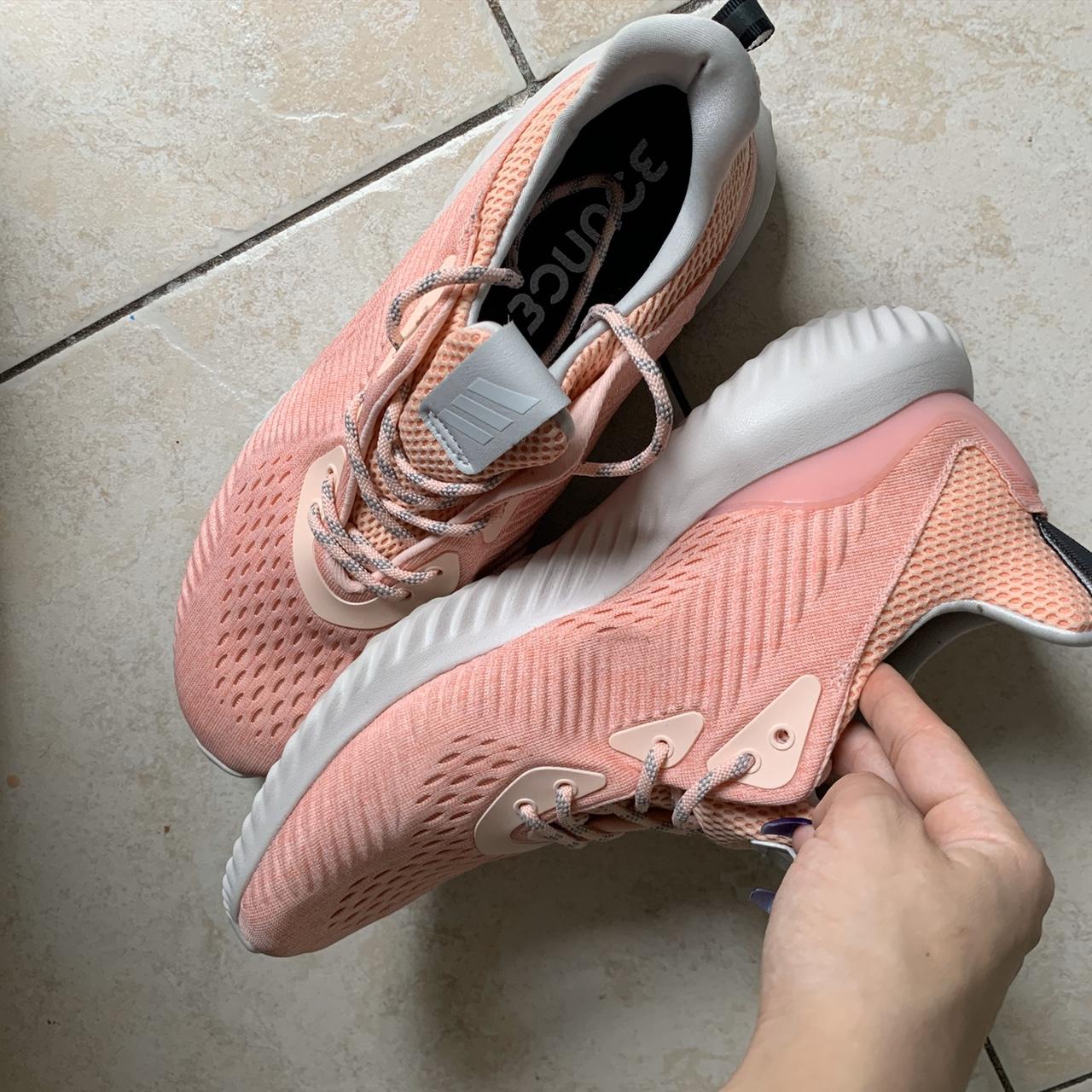 Salmon Pink Adidas Bounce 🔥, Size in