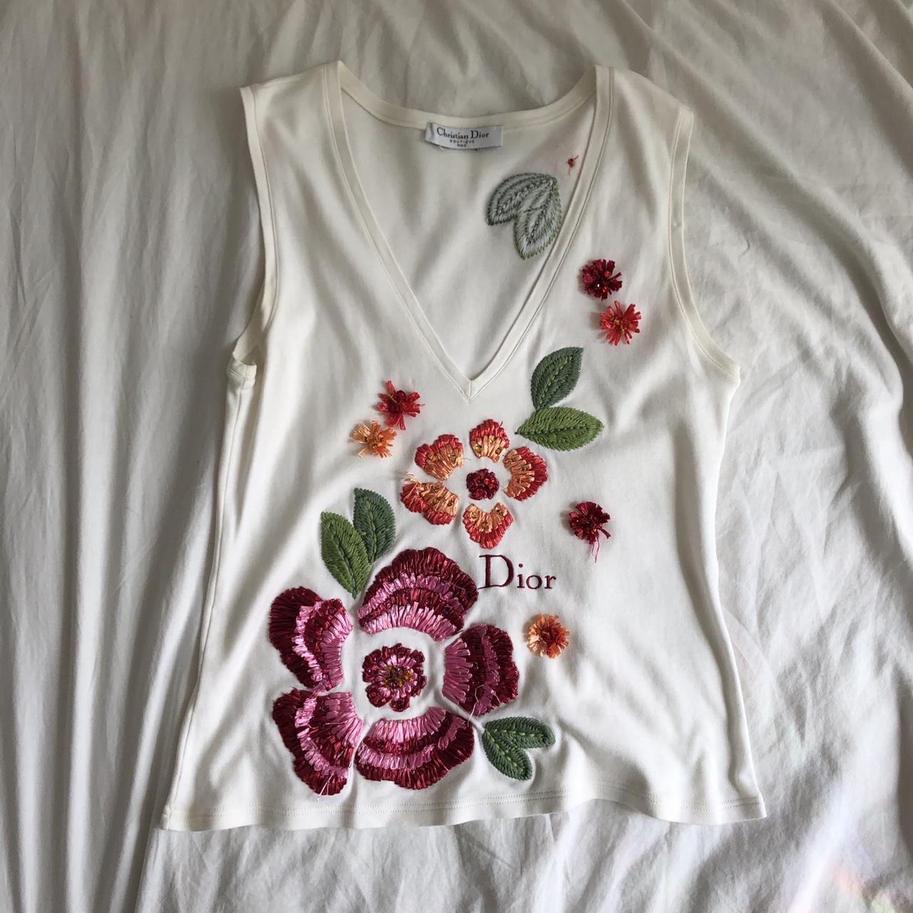 DIOR ADIORABLE EMBROIDERED T-SHIRT FLORAL SÚPER - Depop