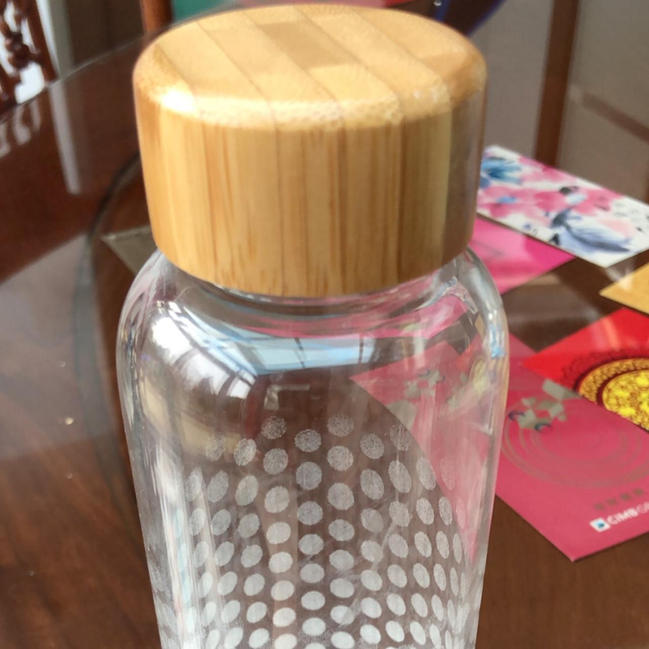 LOUIS VUITTON Comes in a 1oz glass roll on No - Depop
