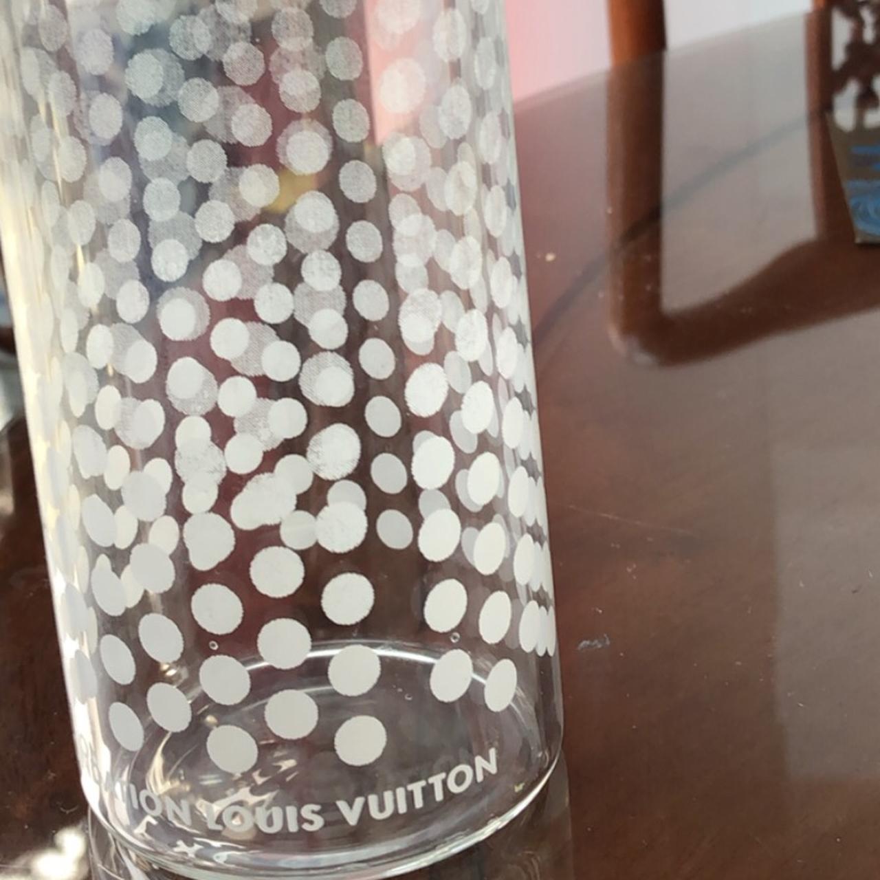 LOUIS VUITTON Comes in a 1oz glass roll on No - Depop