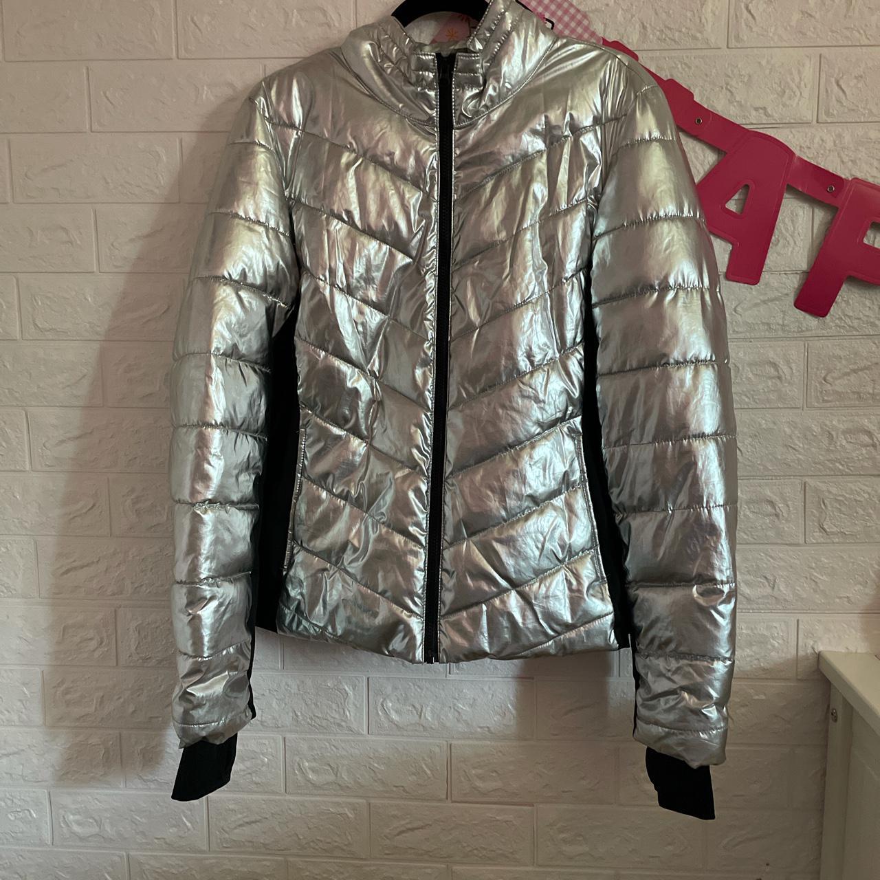 Silver puffer jacket// Some minor wear on the jacket... - Depop