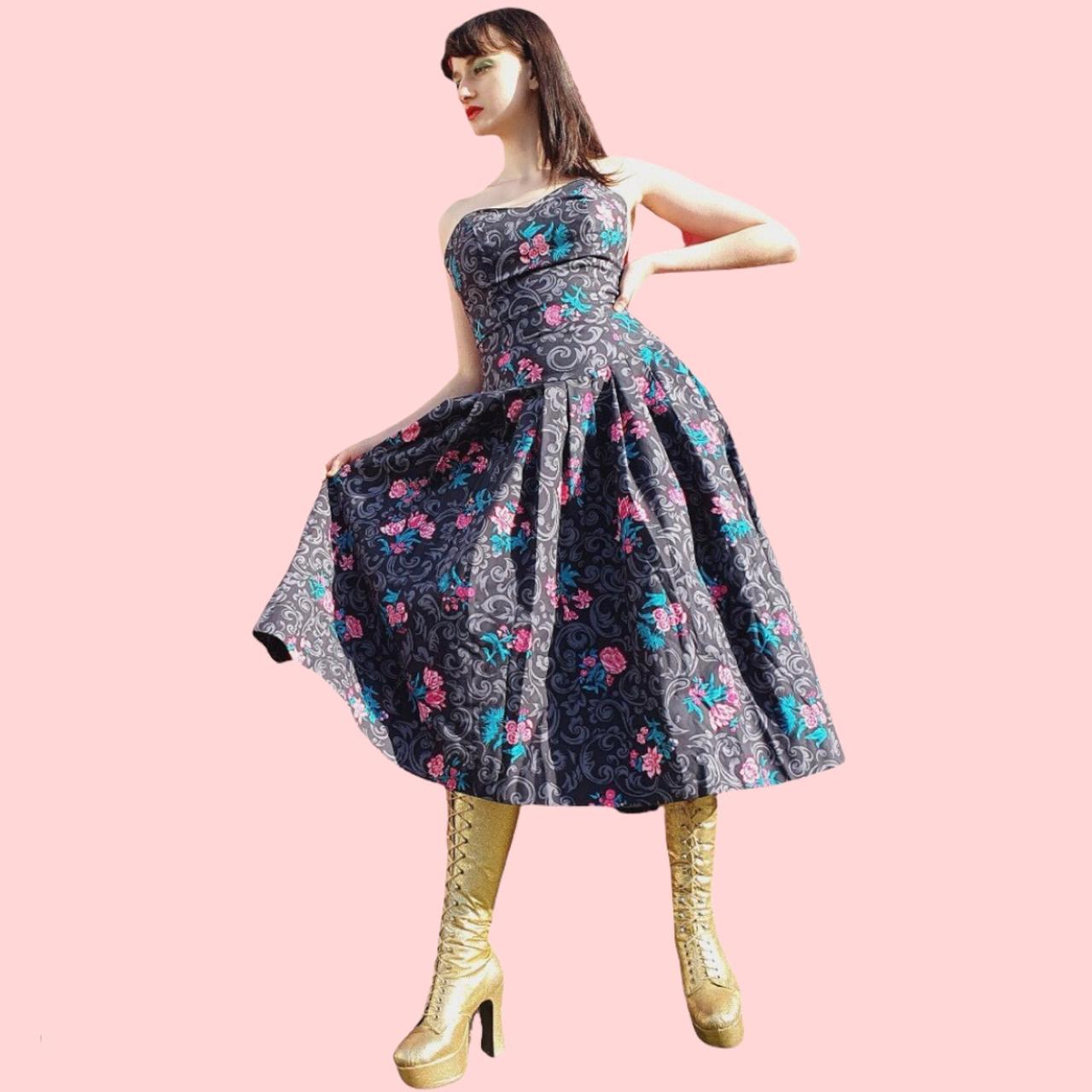 Beautiful vintage Laura Ashley 80s does Depop