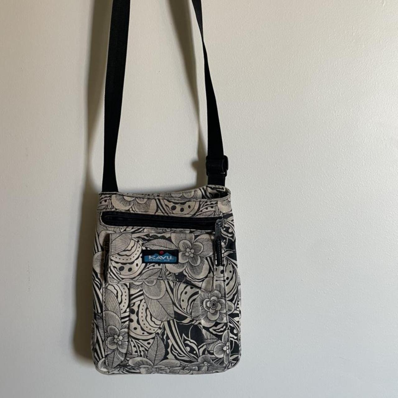 White/Black Floral Crossbody Kavu Bag 🏔 i love this... Depop