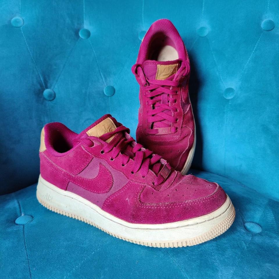 Pink suede shop nike trainers