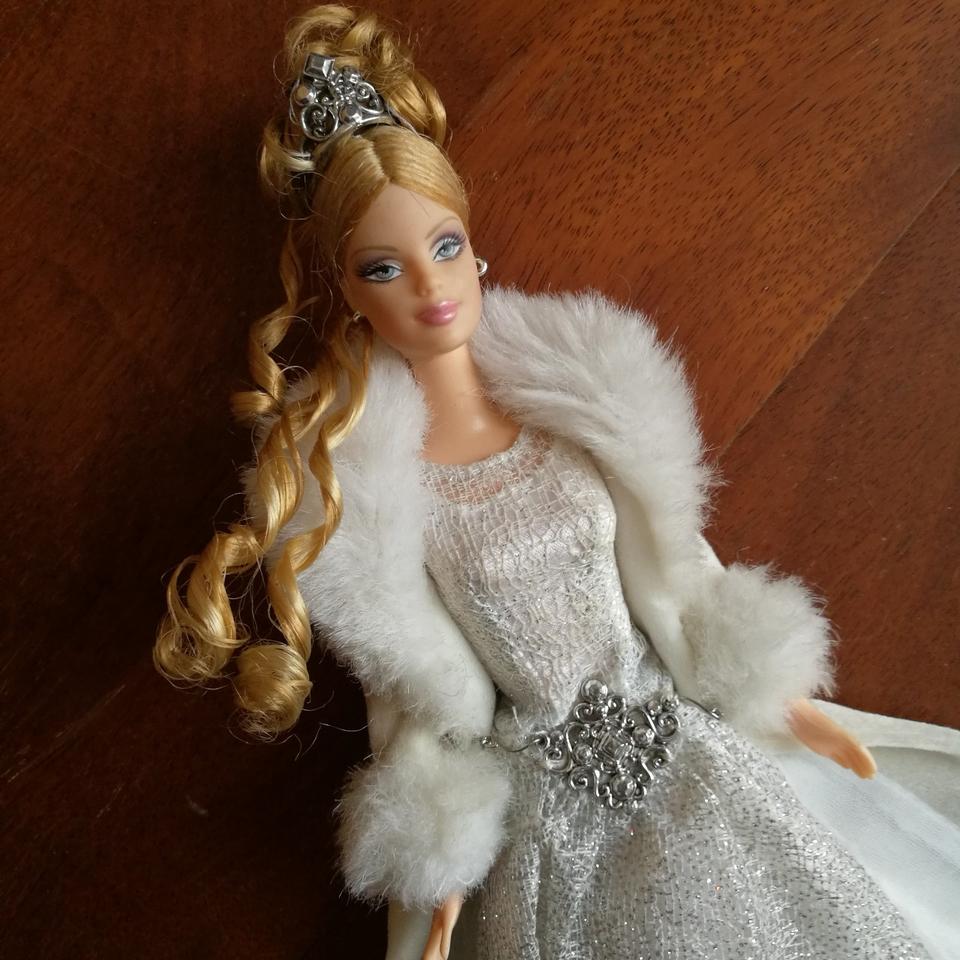 Vendo barbie magia delle feste dalla 2000 alla 2005 - Depop