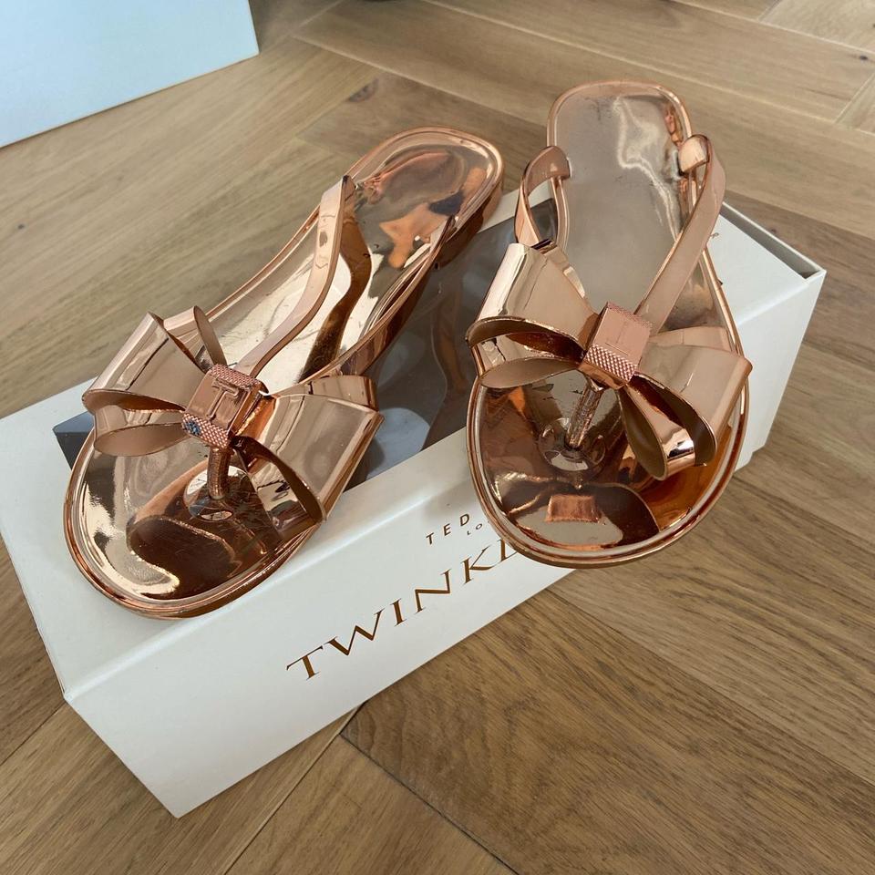 ted baker rose gold bow flip flops in good Depop