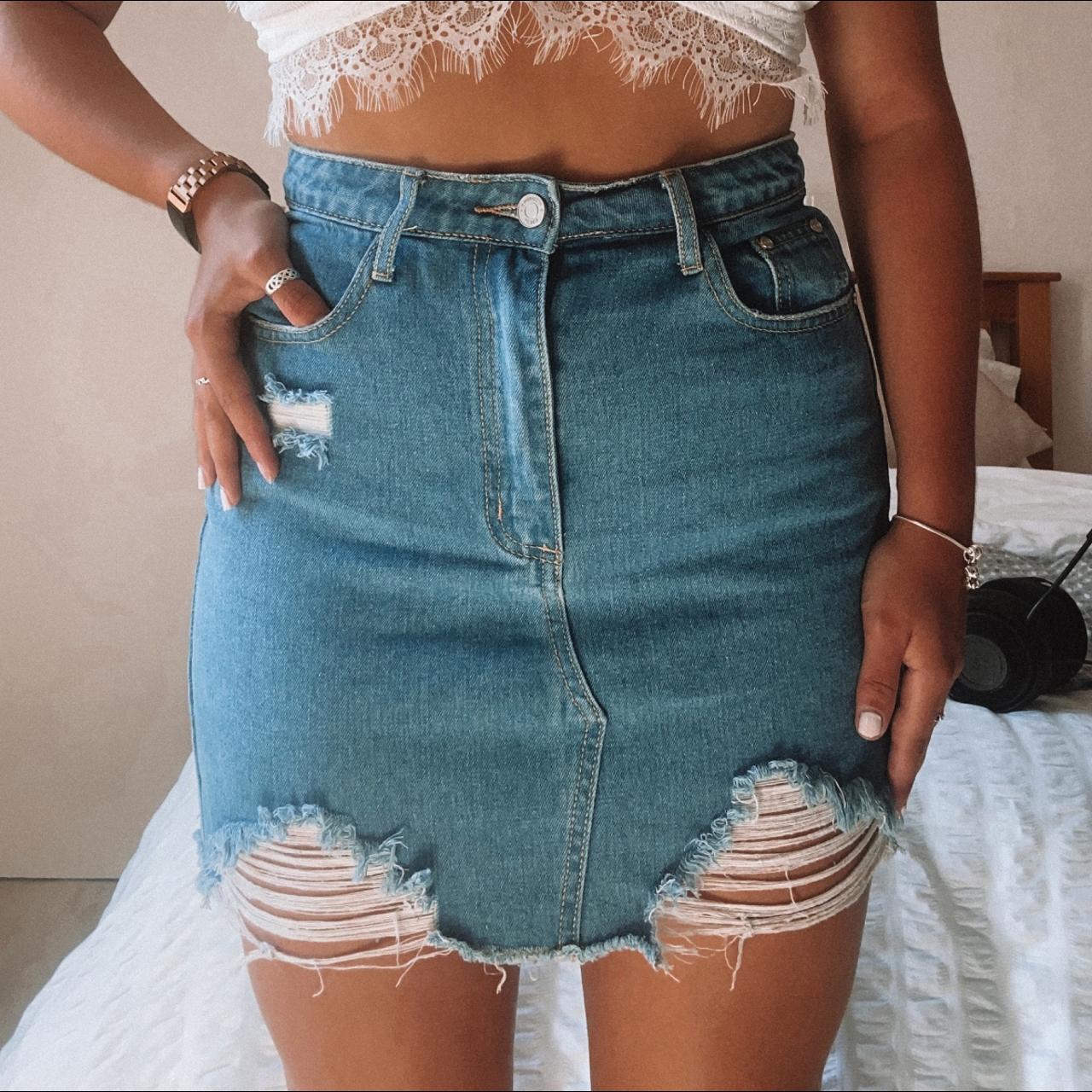 Missguided distressed best sale denim skirt