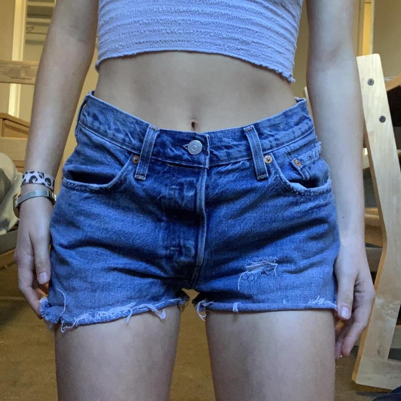 depop levi shorts