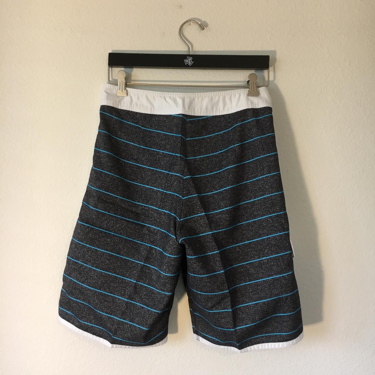 Billabong Men's Grey and Blue Shorts (2)