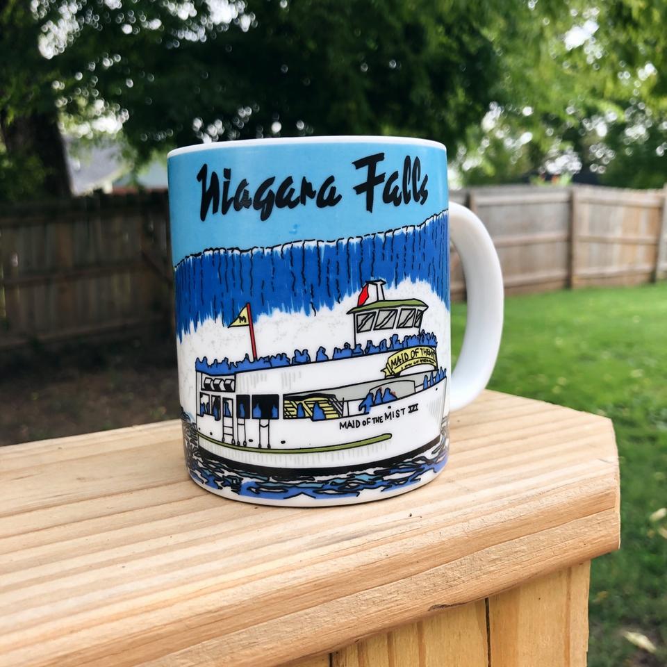 Vintage no-spill coffee mug. Ceramic Blue and white - Depop