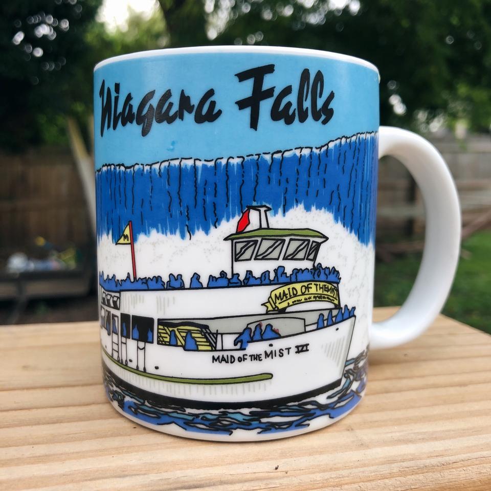 Vintage no-spill coffee mug. Ceramic Blue and white - Depop