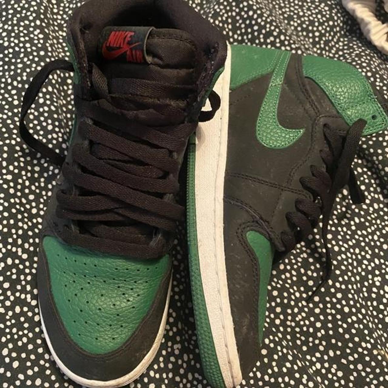 Jordan Women's Black and Green Trainers | Depop