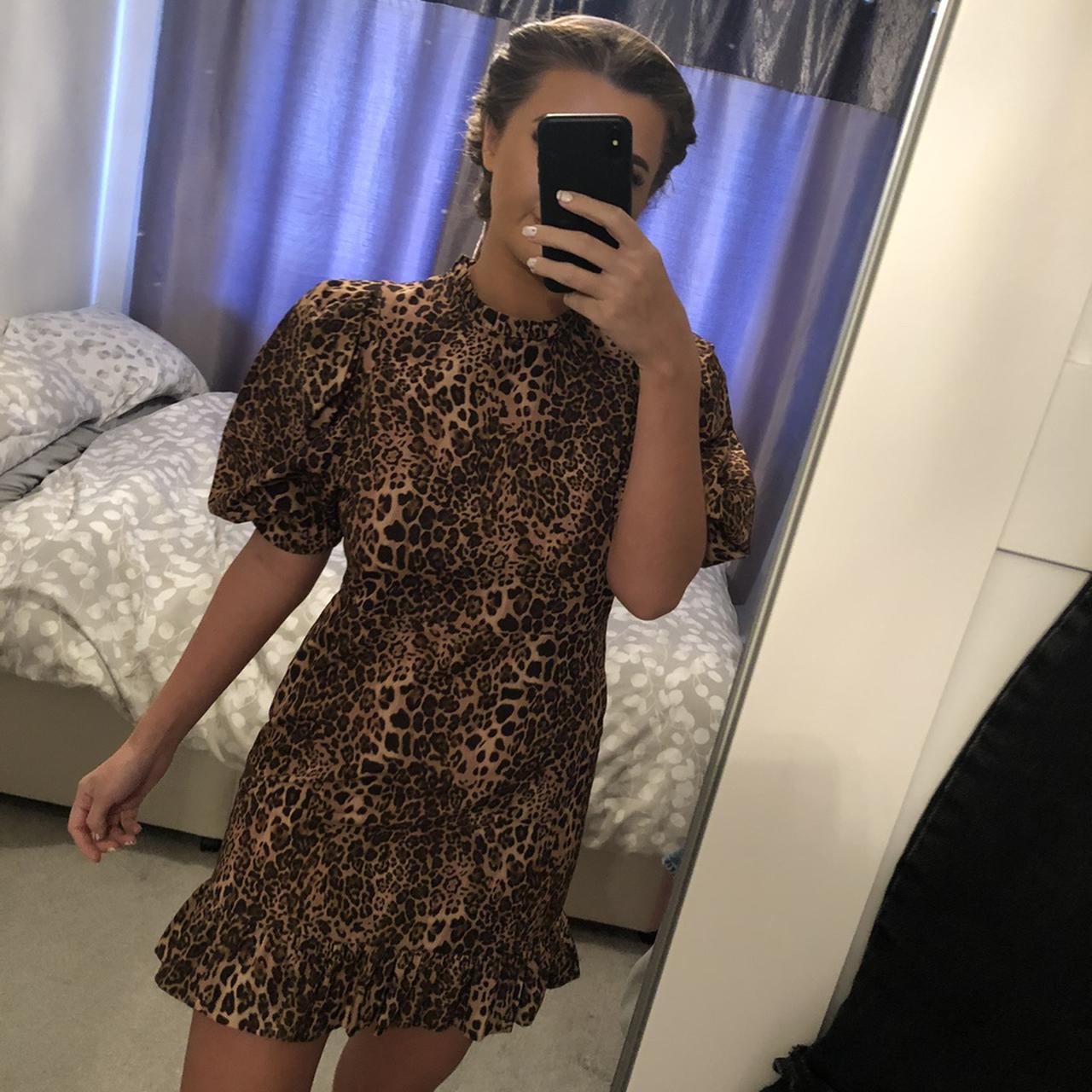 Leopard print puff outlet sleeve dress