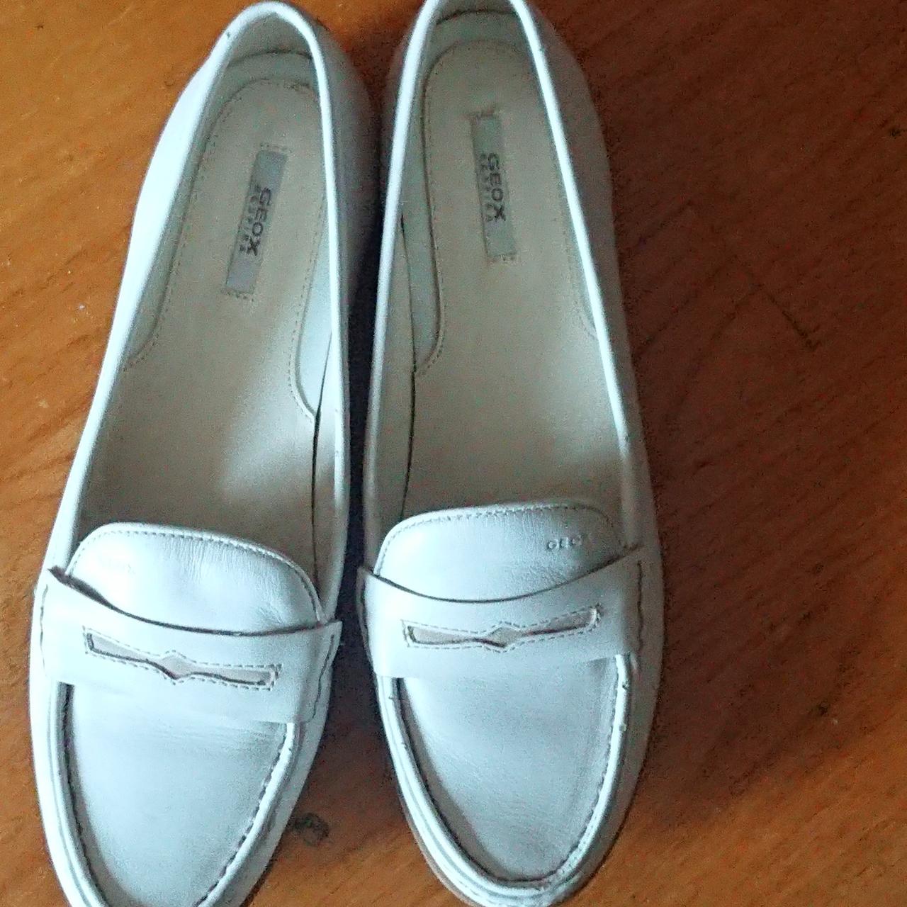 Shoe/white color/flats/New , but has Some flaws.