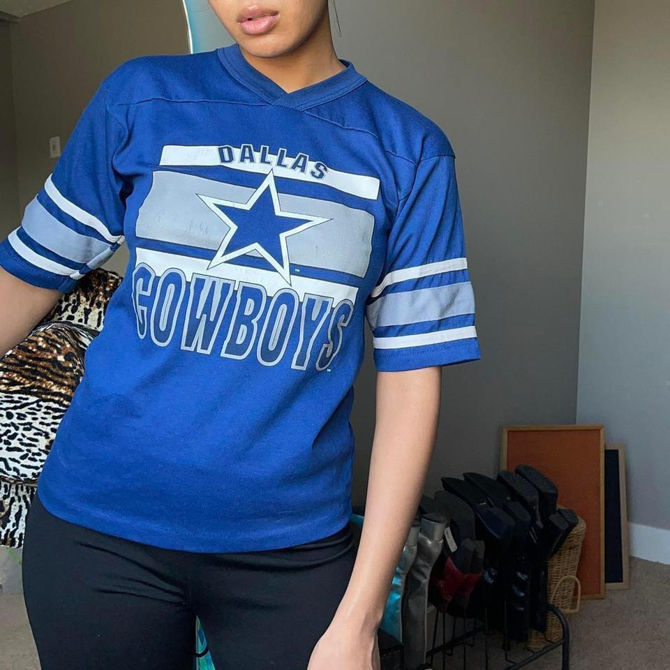 Navy Dallas Cowboys shirt! The front has a cute - Depop