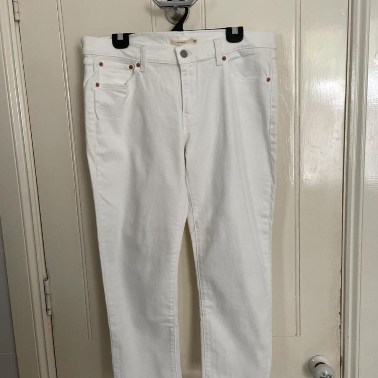 Levi's Women's White Jeans | Depop