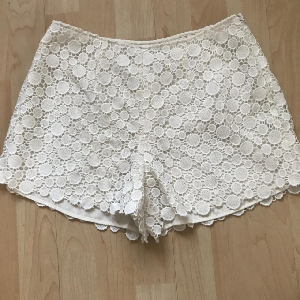 Reiss Women's Cream Shorts Depop