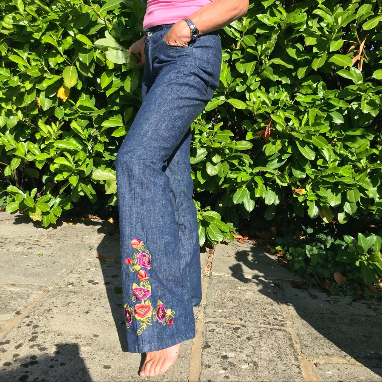 Guess embroidered outlet jeans