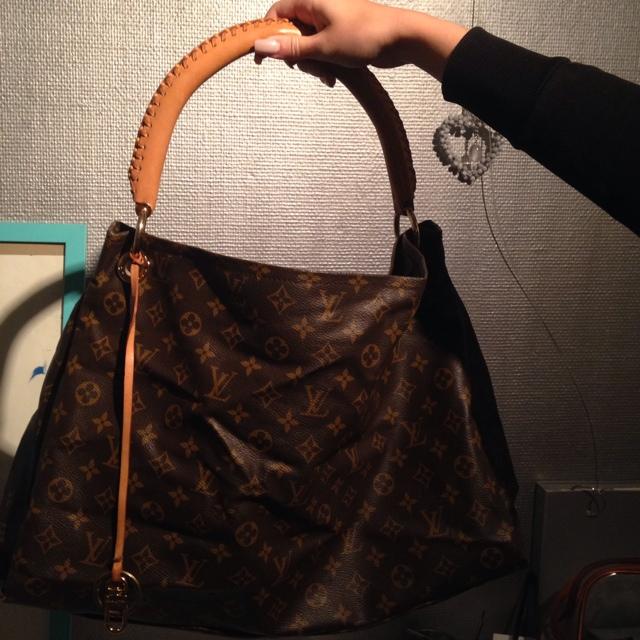 10 inch x 10 inch canvas louis vuitton dripping logo - Depop