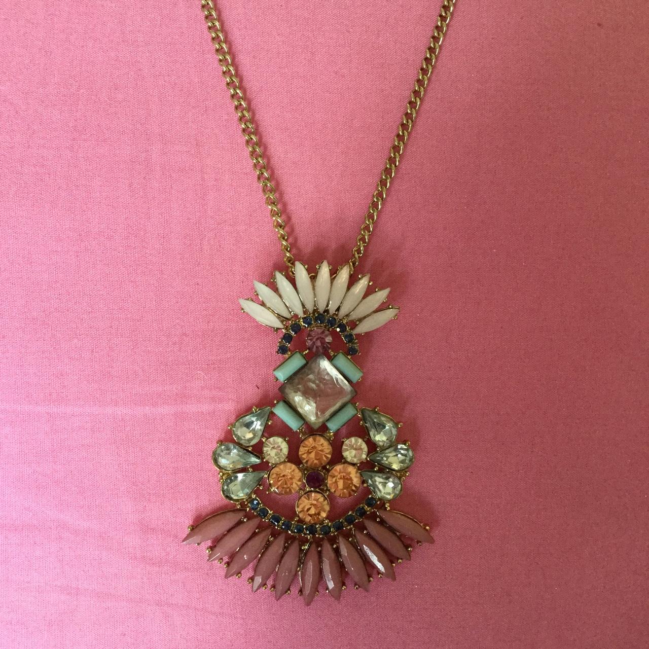 gorgeous-necklace-on-a-long-chain-in-really-pretty-depop