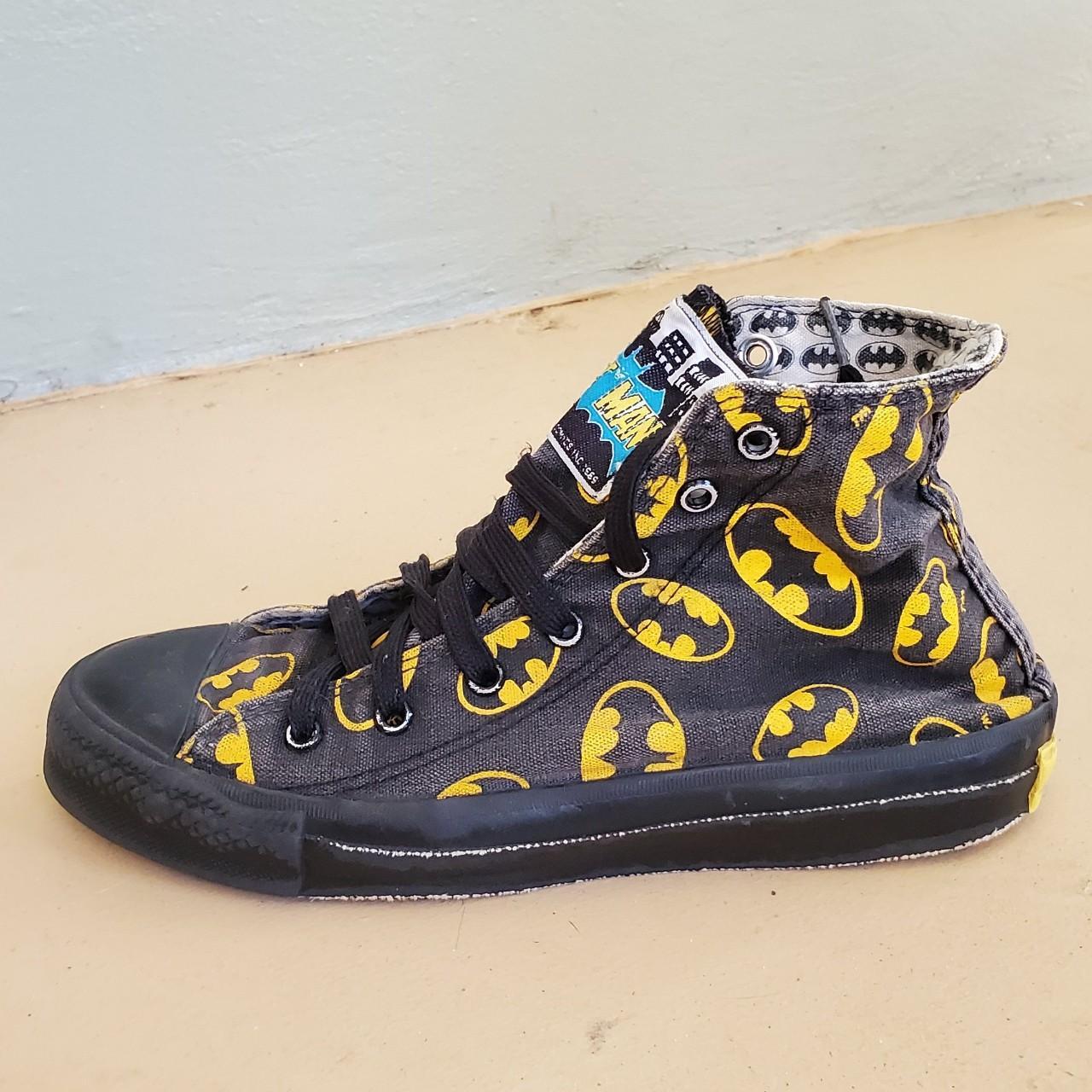 Black yellow sales batman converse