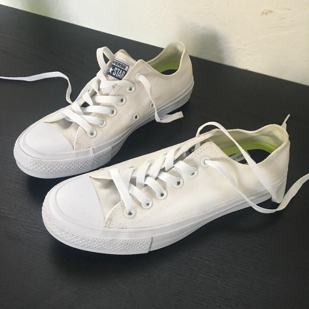 Short shops white converse