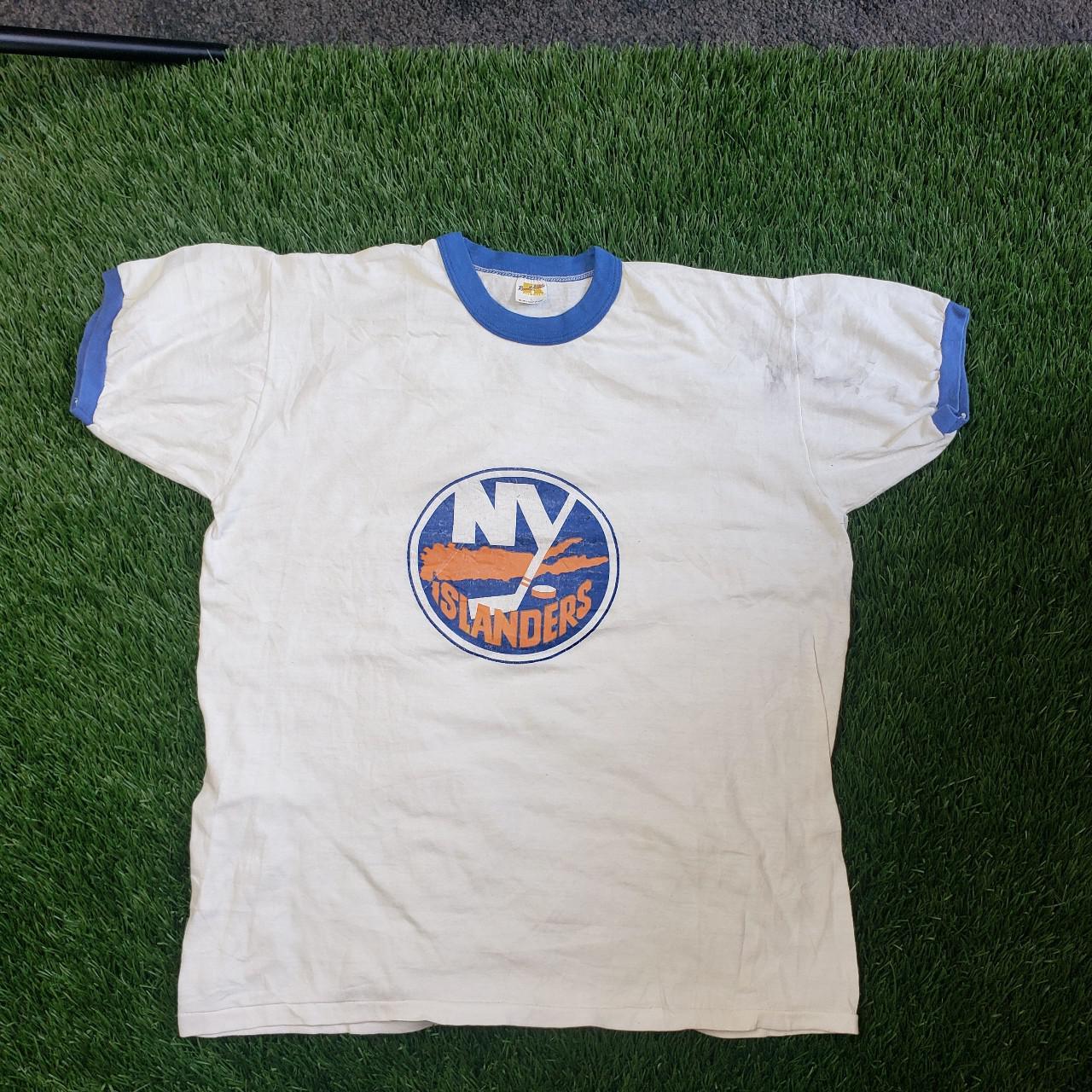 Vintage New York Islanders NHL T-shirt Size: Medium - Depop