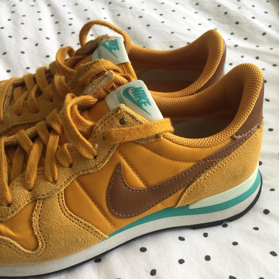 nike mustard trainers