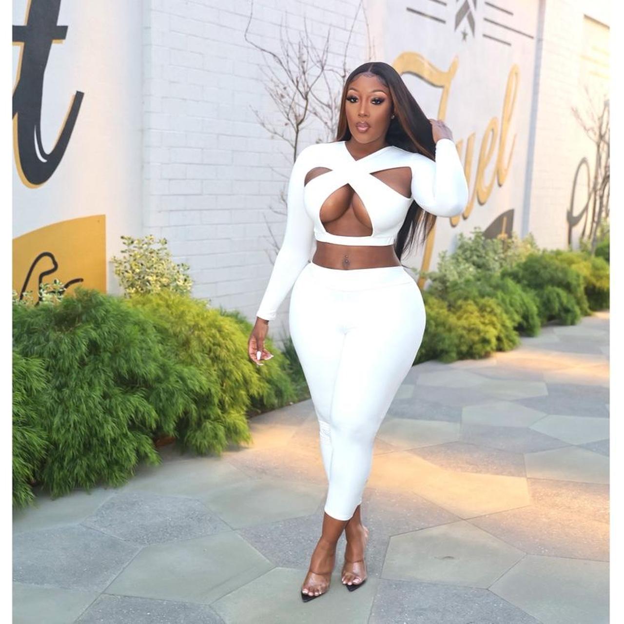 This “Crossroads” set is so sexy and the perfect Depop