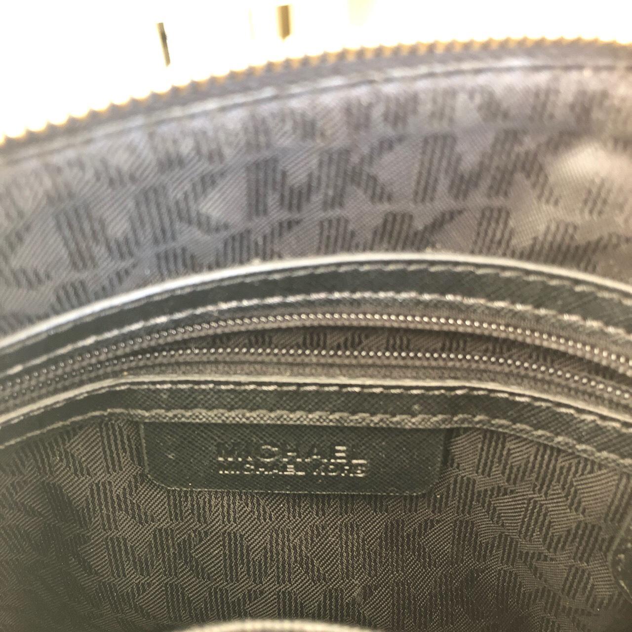 PM FOR SHIPPING} Authentic Michael Kors cindy dome - Depop