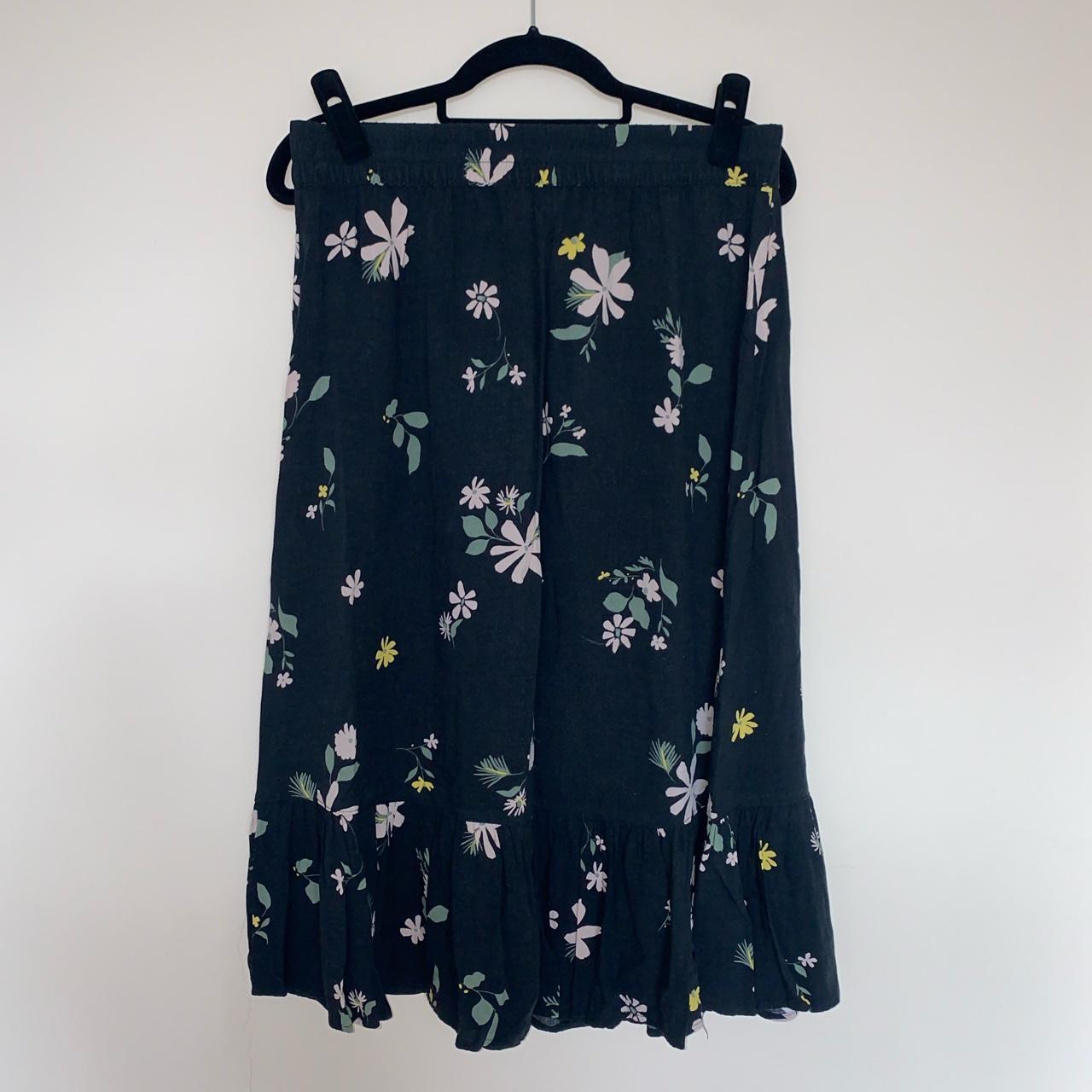 Black floral midi skirt. Size 10. New Look.... - Depop
