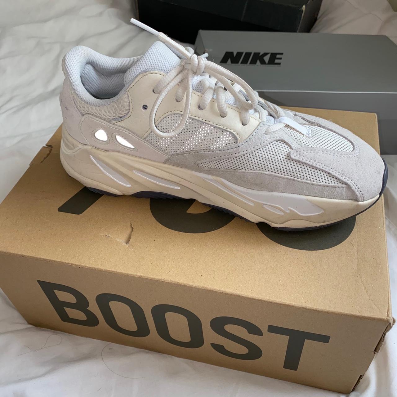 yeezy 700 deadstock