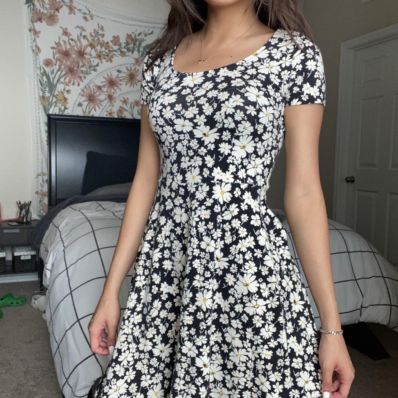 Forever 21 Women's Black and Yellow Dress