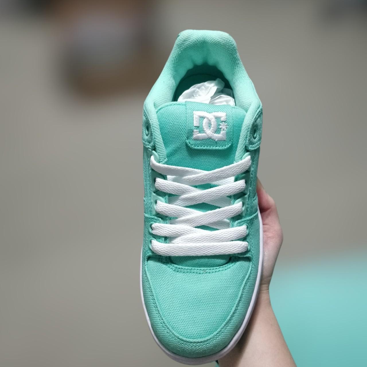 Turquoise best sale dc shoes