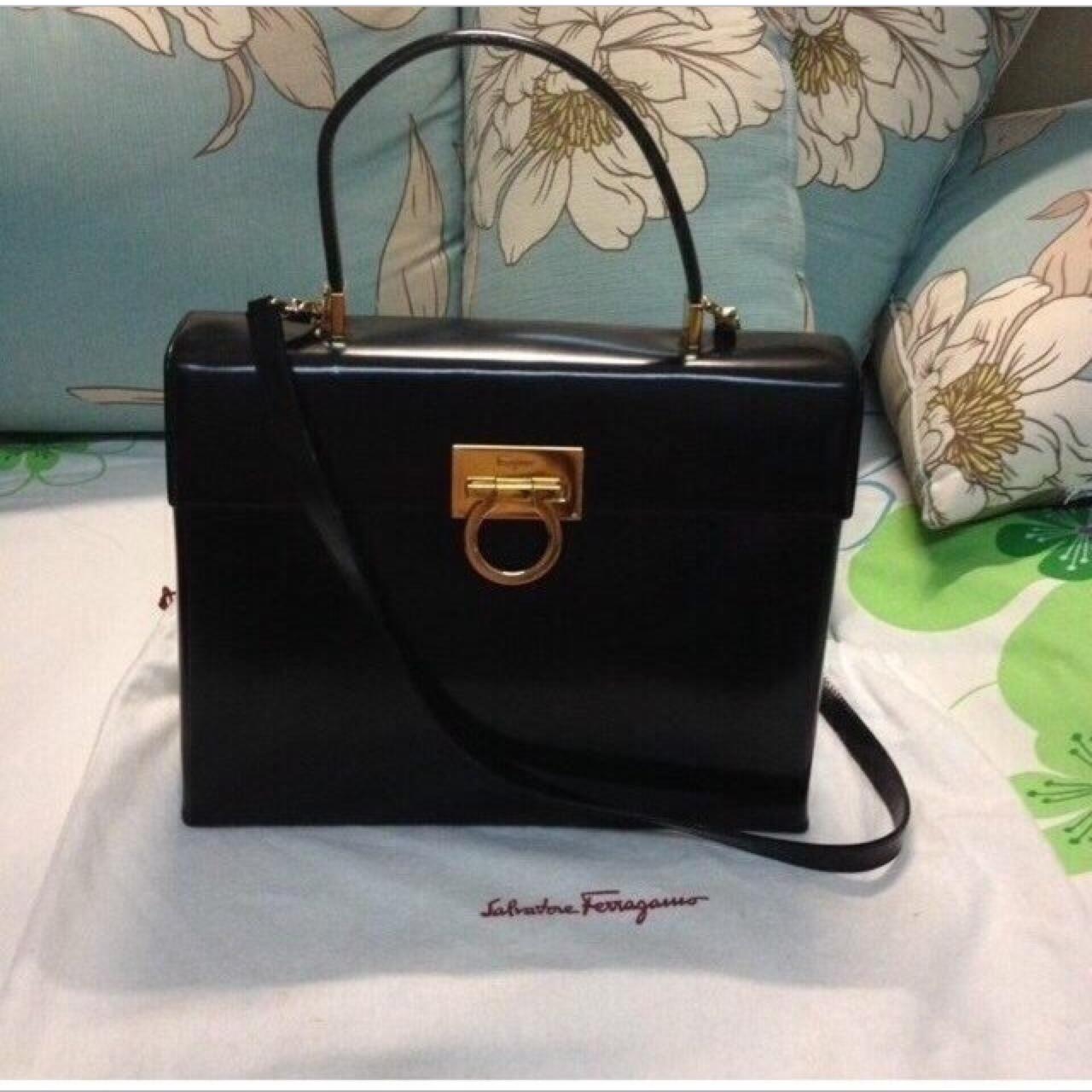 Vintage ferragamo 2024 kelly bag