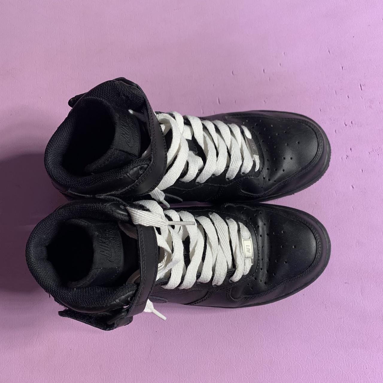 low top air forces black