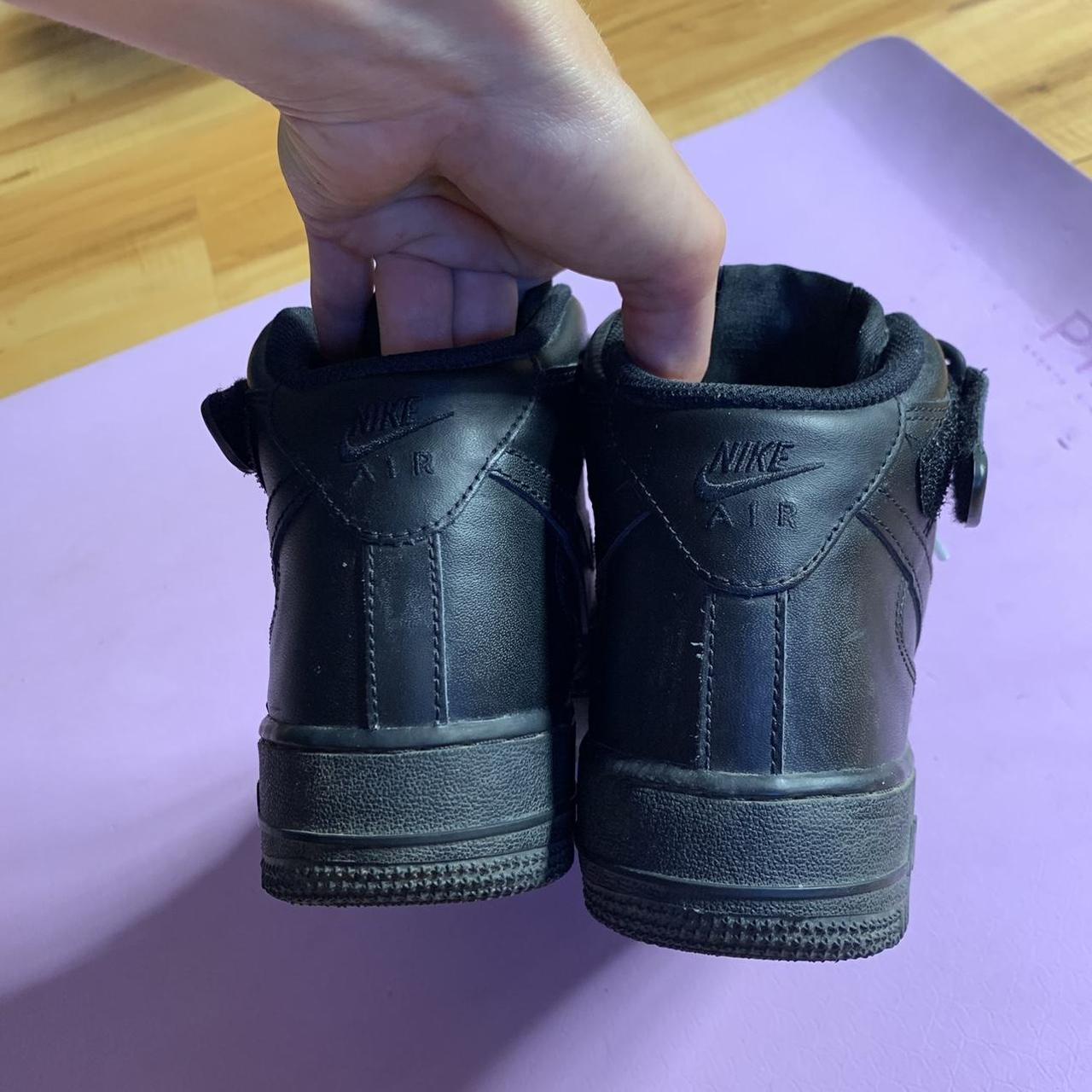 low top air forces black