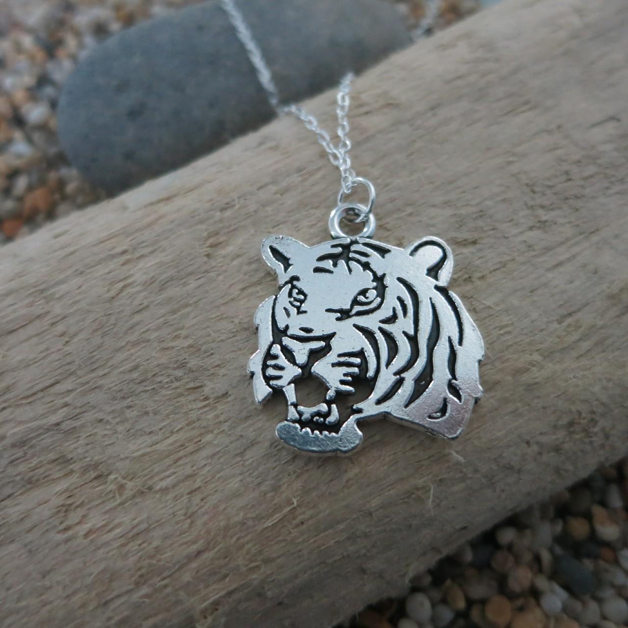 HANDMADE 3cm SILVER TIGER PENDANT NECKLACE 🐯🐯 on a - Depop