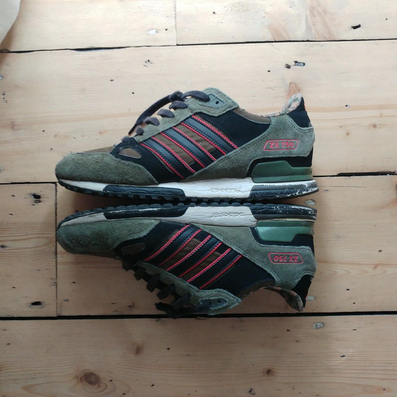 Pair of Adidas ZX750 military green, black with red - Depop