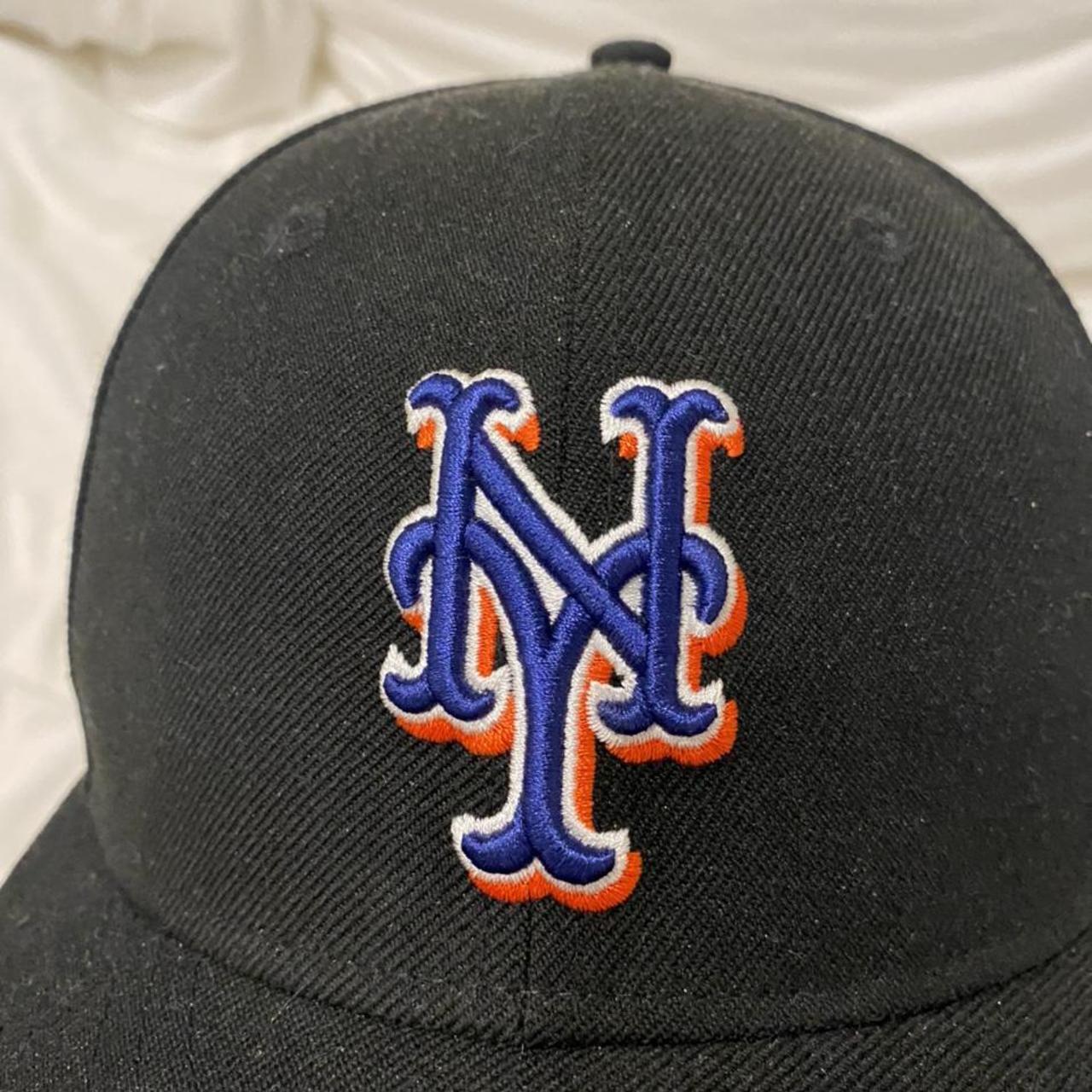 Rare! New York Mets x New York Yankees pink brim - Depop