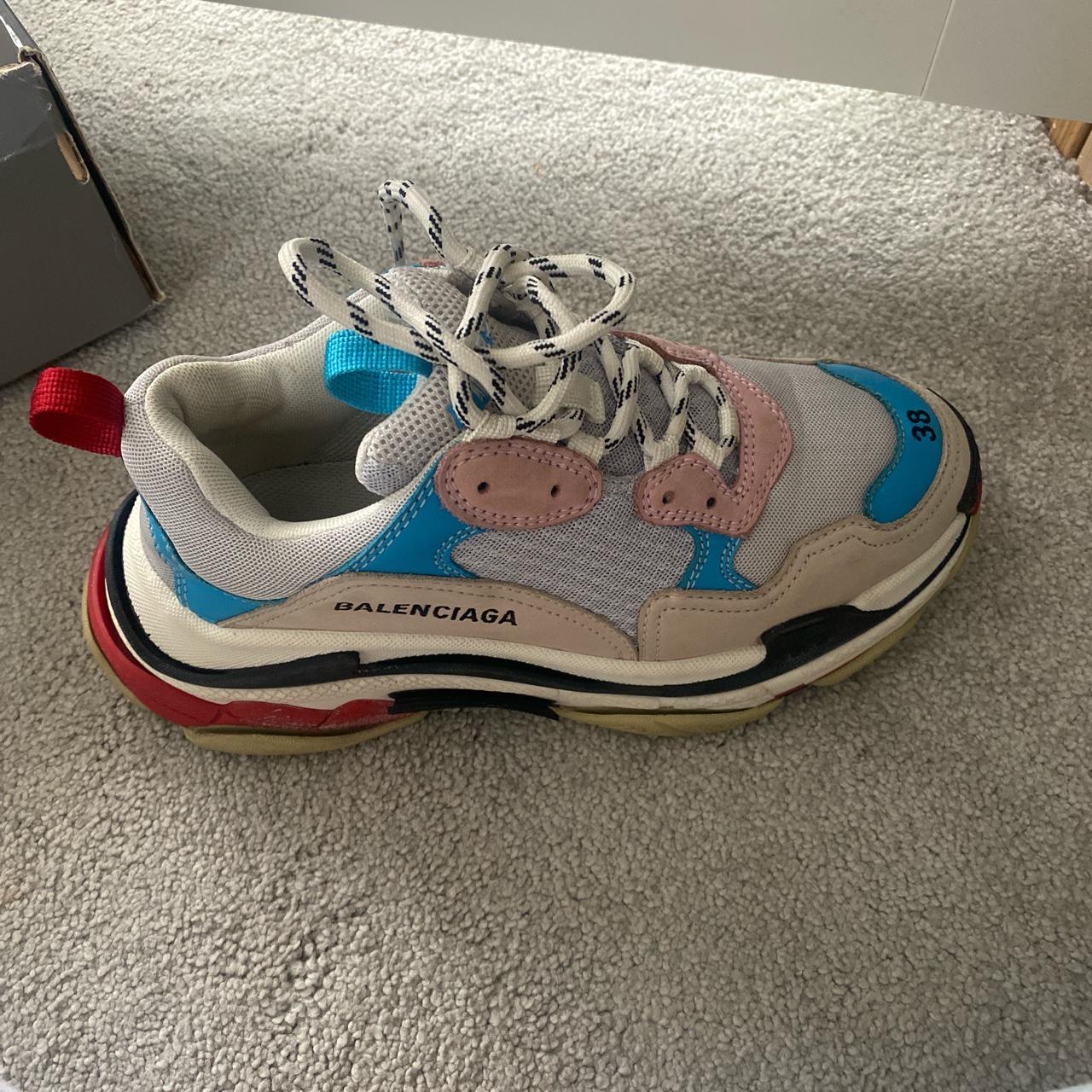 more pics of the trainers - Depop