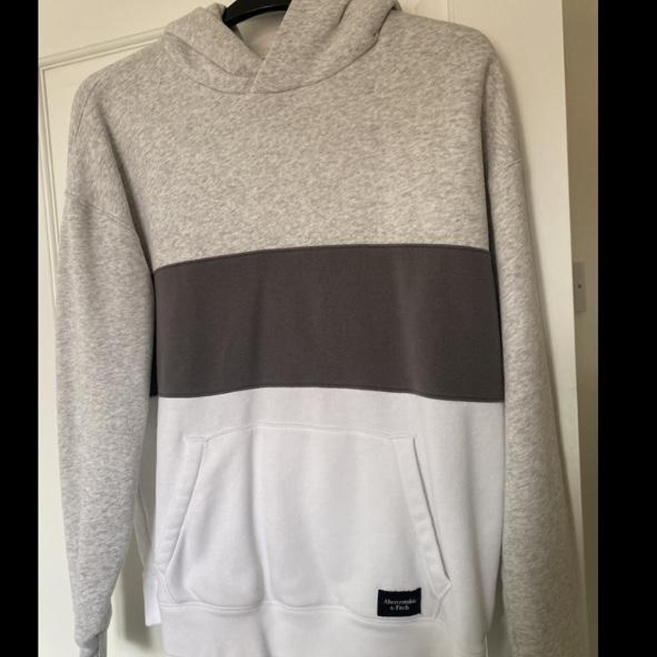 Abercrombie & Fitch Men's Grey and White Hoodie Depop