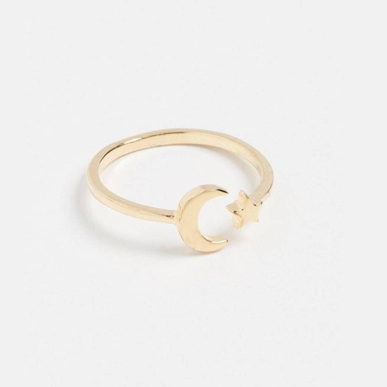 Product Image 1 - Adjustable ring but it is