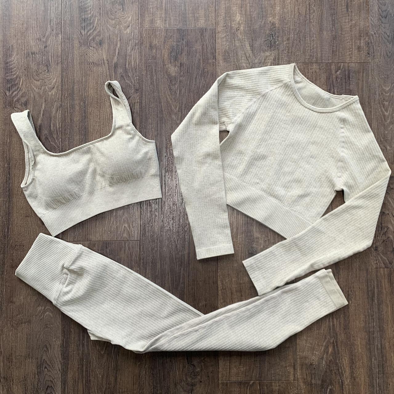 DryMove™ Seamless Cropped sports top & leggings set - Depop