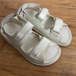 chanel foam sandals