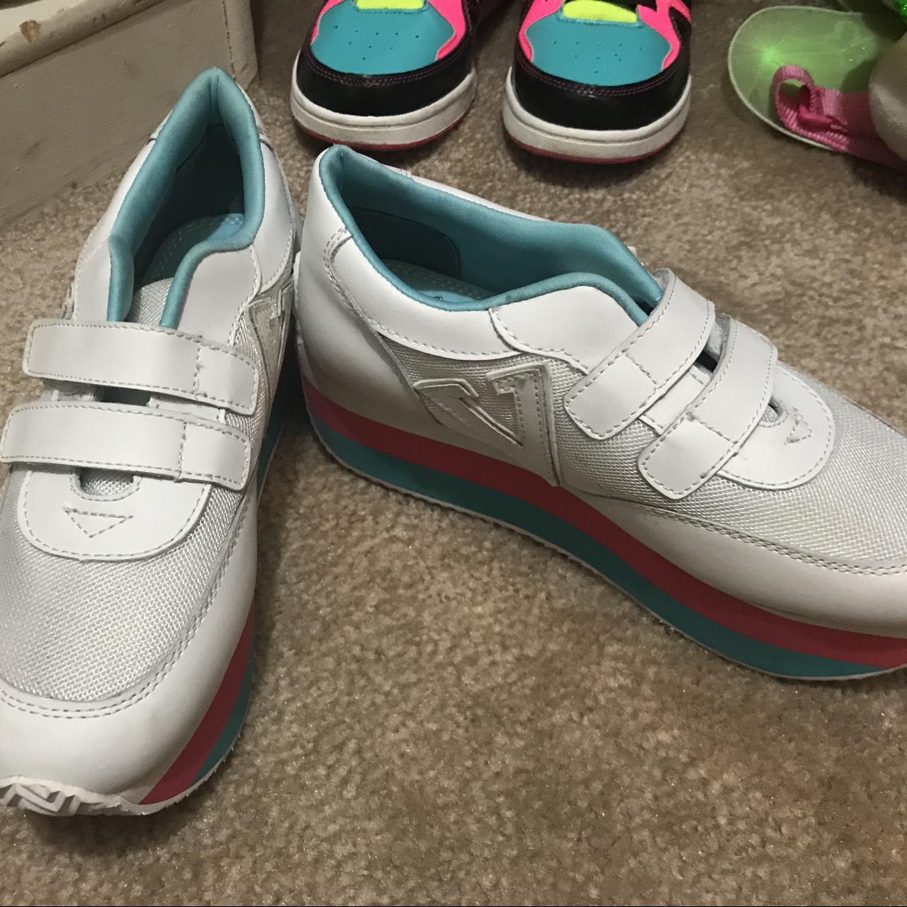 item listed by pixidustdarlinggg