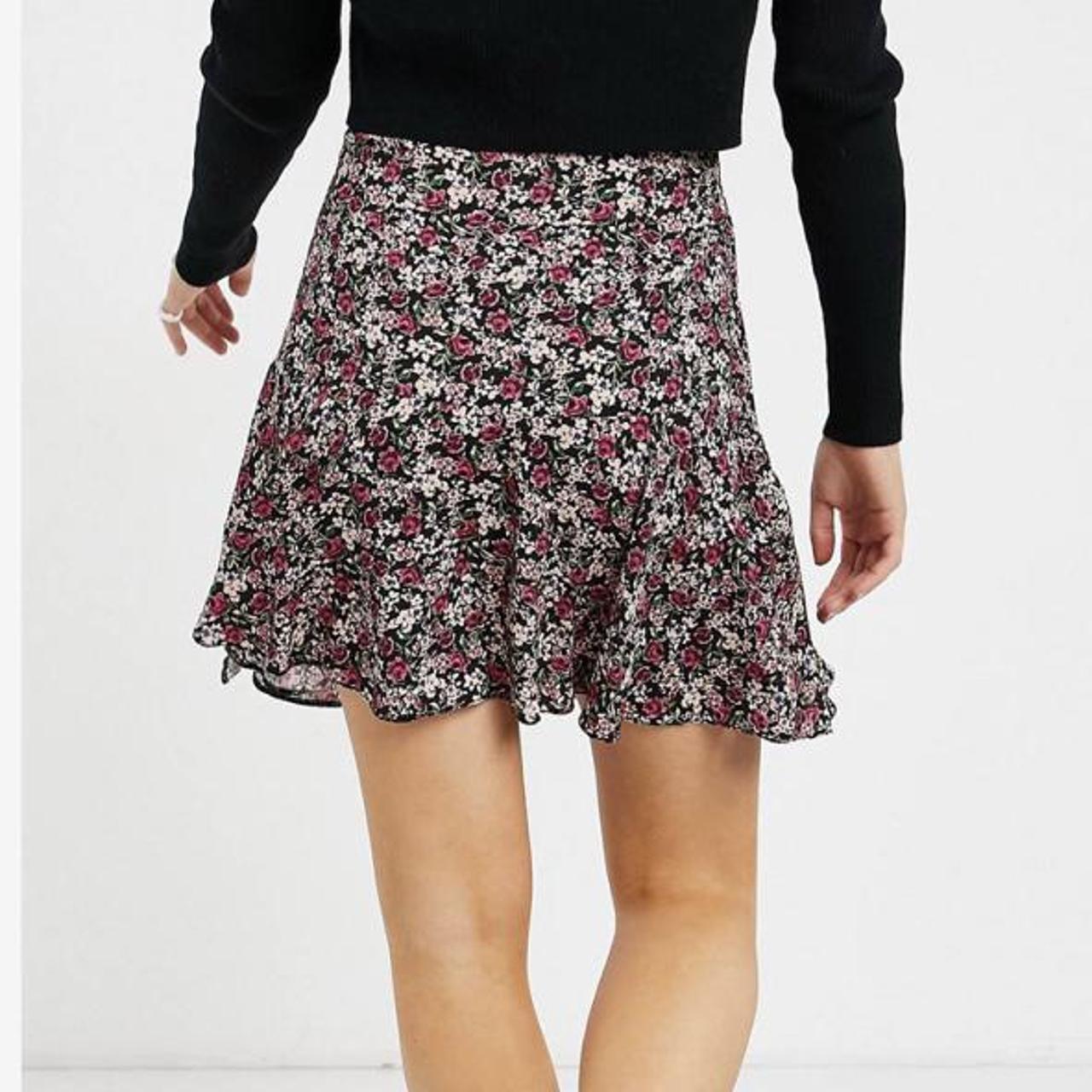 New Look floral mini skirt in pink pattern. Lovely... - Depop
