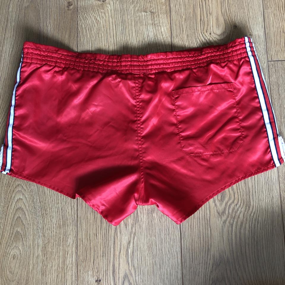 VINTAGE NYLON SHORTS Shiny vintage aloha print - Depop